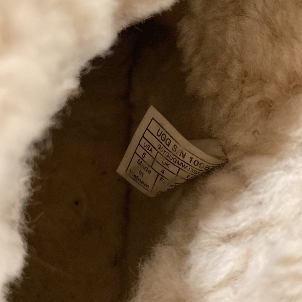 UGG Boots - Picture 5 of 7